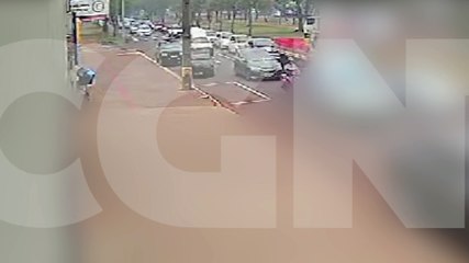 Câmera registra engavetamento na Avenida Tancredo Neves