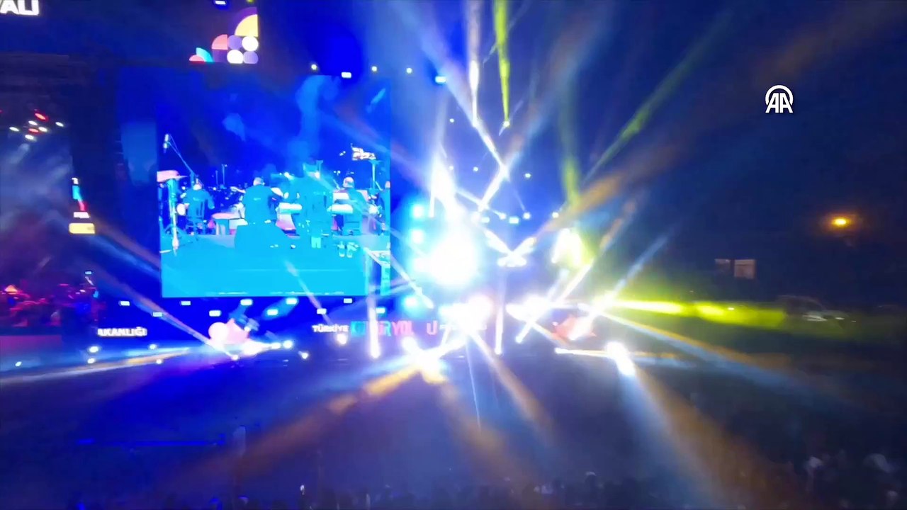 Alişan Van'da konser verdi