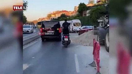 Adeta trafik canavarı! Ayakta motosiklet sürdü, bariyerleri tekmeledi