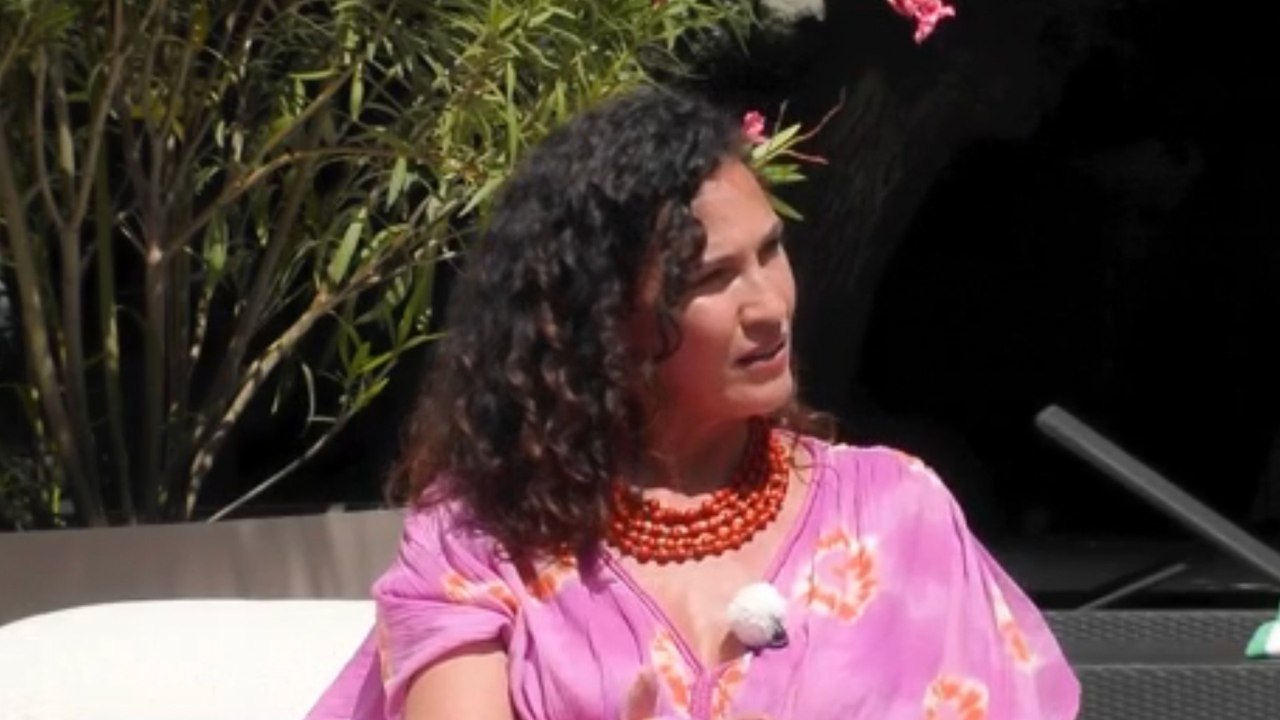 "Il est tombé sous le charme" : Linda Hardy revient sur sa collaboration mitigée avec Thierry Ardisson