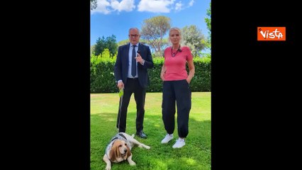Gualtieri contro l'abbandono degli animali insieme a Licia Col?: "E' un reato e una vigliaccheria"