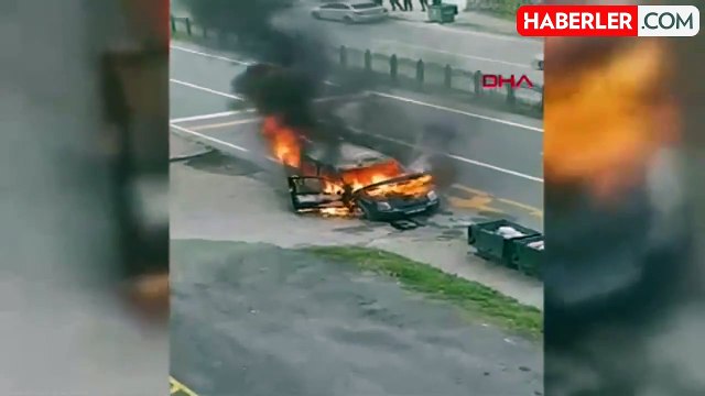 Rize'de seyir halindeki hafif ticari araç alev topuna döndü