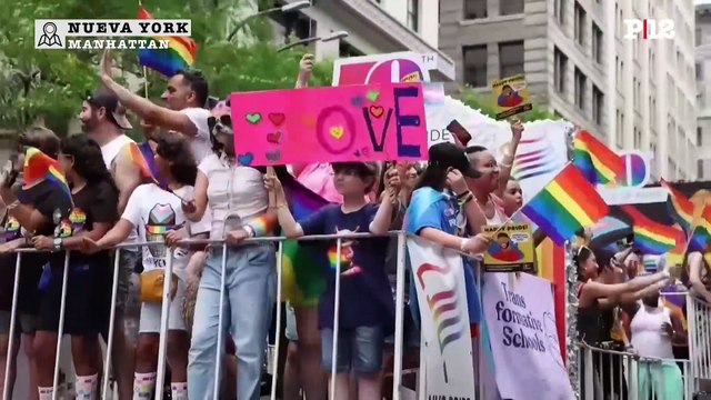 Banderas del arcoíris inundan Nueva York para celebrar multitudinaria marcha del Orgullo_VIDEO