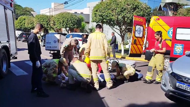 Entregador sofre fratura exposta na perna após colisão na região central de Umuarama
