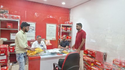 शहर के प्रज्ञा बैट्री में जीएसटी टीम की दविश