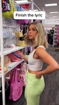 Mastering the Art of Singing in Public: Tips and Techniques for Confident Performances