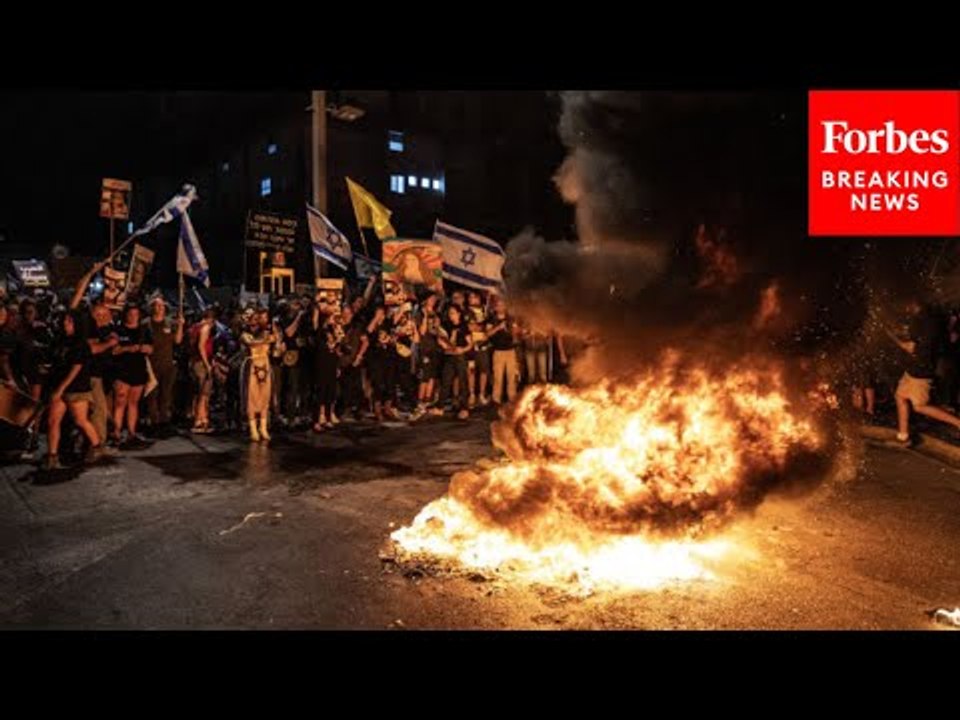 Israeli Anti-Netanyahu Protestors Demand Hostage Negotiations
