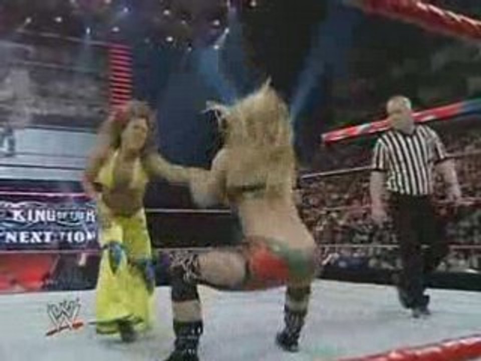 Mickie James vs Beth (Title Match on Raw 4/14/08)