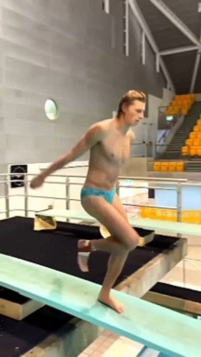 Deving the enjoy sweeming pool