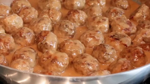 Swedish Meatballs Recipe Beef & Pork Meatballs with Creamy Brown Gravy-DailyVideos