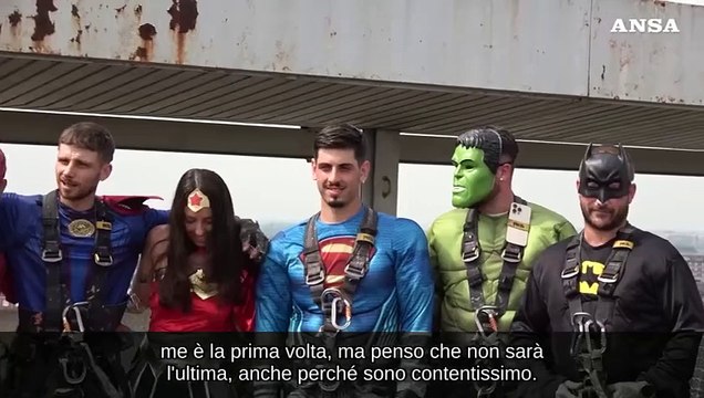 Milano, supereroi acrobatici per i bimbi dell'ospedale San Paolo