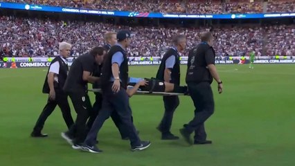 Le terrible choc à la tête subi par Maximiliano Araujo - Foot - Copa America