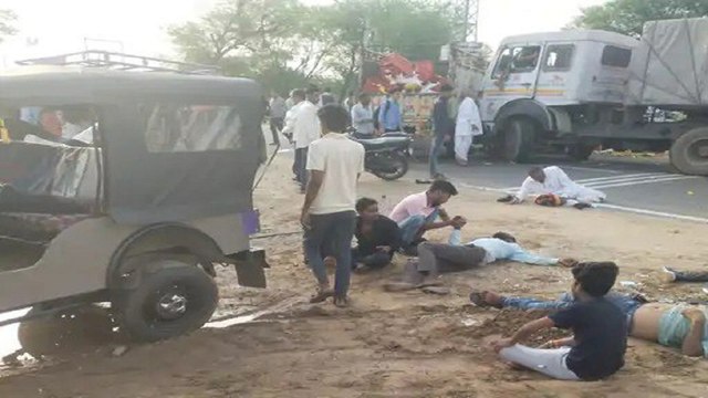 जयपुर में सड़क हादसा: ओवरटेक और भिड़ गए तीन वाहन, सड़क पर बिछ गईं लाशें, वीडियो में देखें खौफनाक मंजर