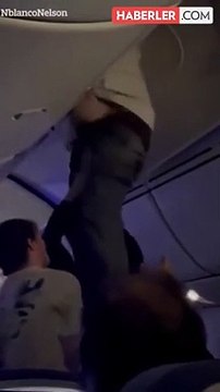 İspanya'dan Uruguay'a giden Air Europa uçağında şiddetli türbülans sonucu 30 yolcu yaralandı ve bir yolcu bagaj bölmesinde sıkıştı