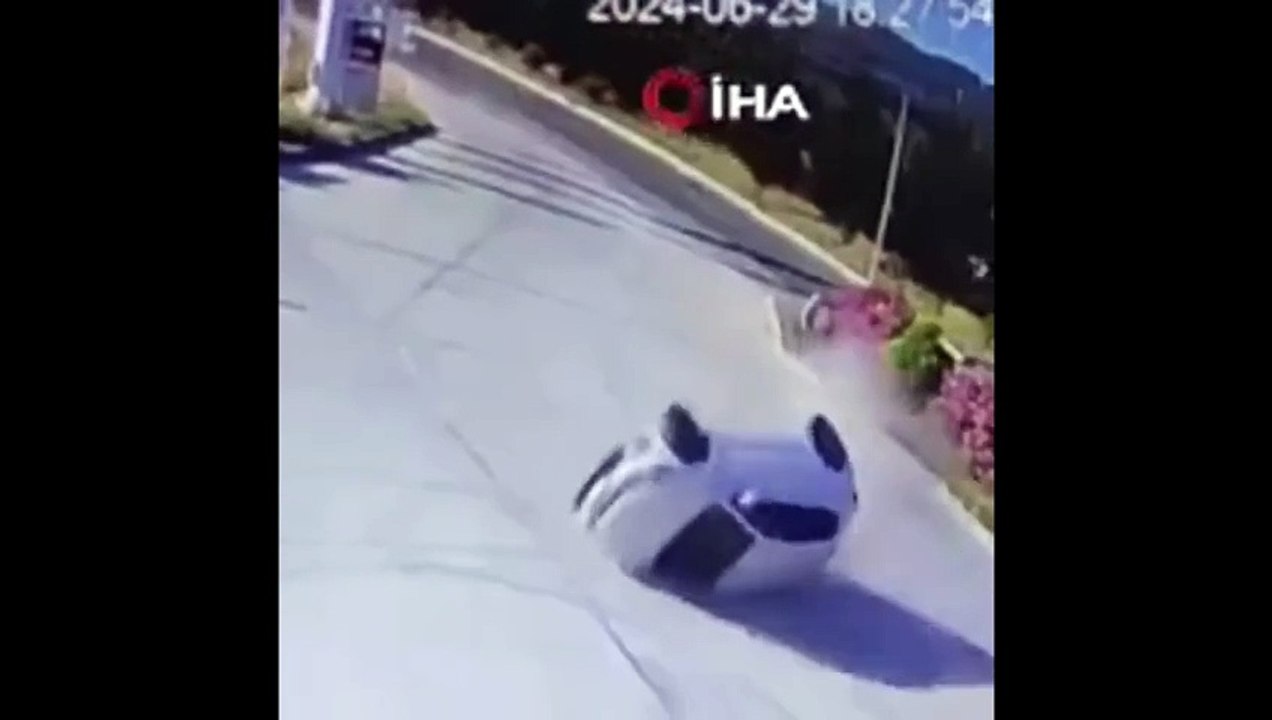 Drôle de façon d'aller faire le plein d'essence en voiture