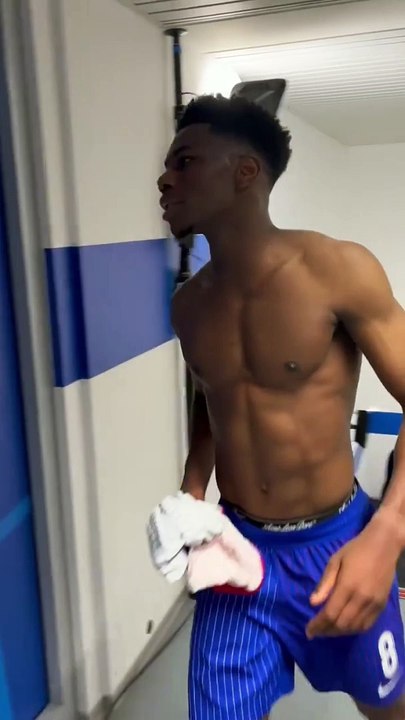 Le retour des Bleus au vestiaire après leur victoire face à la Belgique
