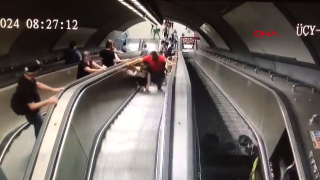 İzmir Metro'sunda 11 kişinin yaralandığı yürüyen merdiven kazası kamerada