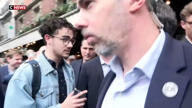 Regardez Gabriel Attal interpellé à Paris par un étudiant : Vous n'êtes pas capable de donner une consigne de vote claire