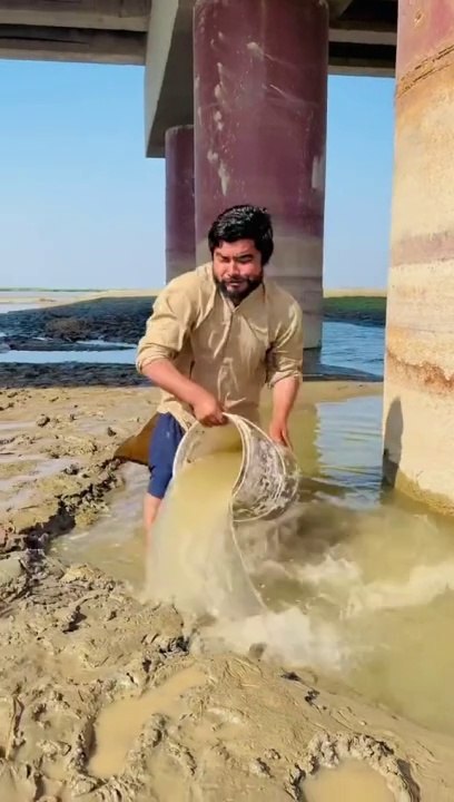 Pani main khazana 