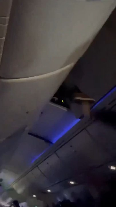 Plusieurs blessés sur un vol d'Air Europa Le Boeing 787-9 Dreamliner a été contraint d'effectuer un atterrissage d'urgence dans le nord-est du Brésil après avoir quitté Madrid à destination de l'Uruguay après avoir enduré de « fortes turbulences ».