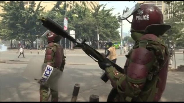 Nuove proteste in Kenya, sparati lacrimogeni per disperdere la folla
