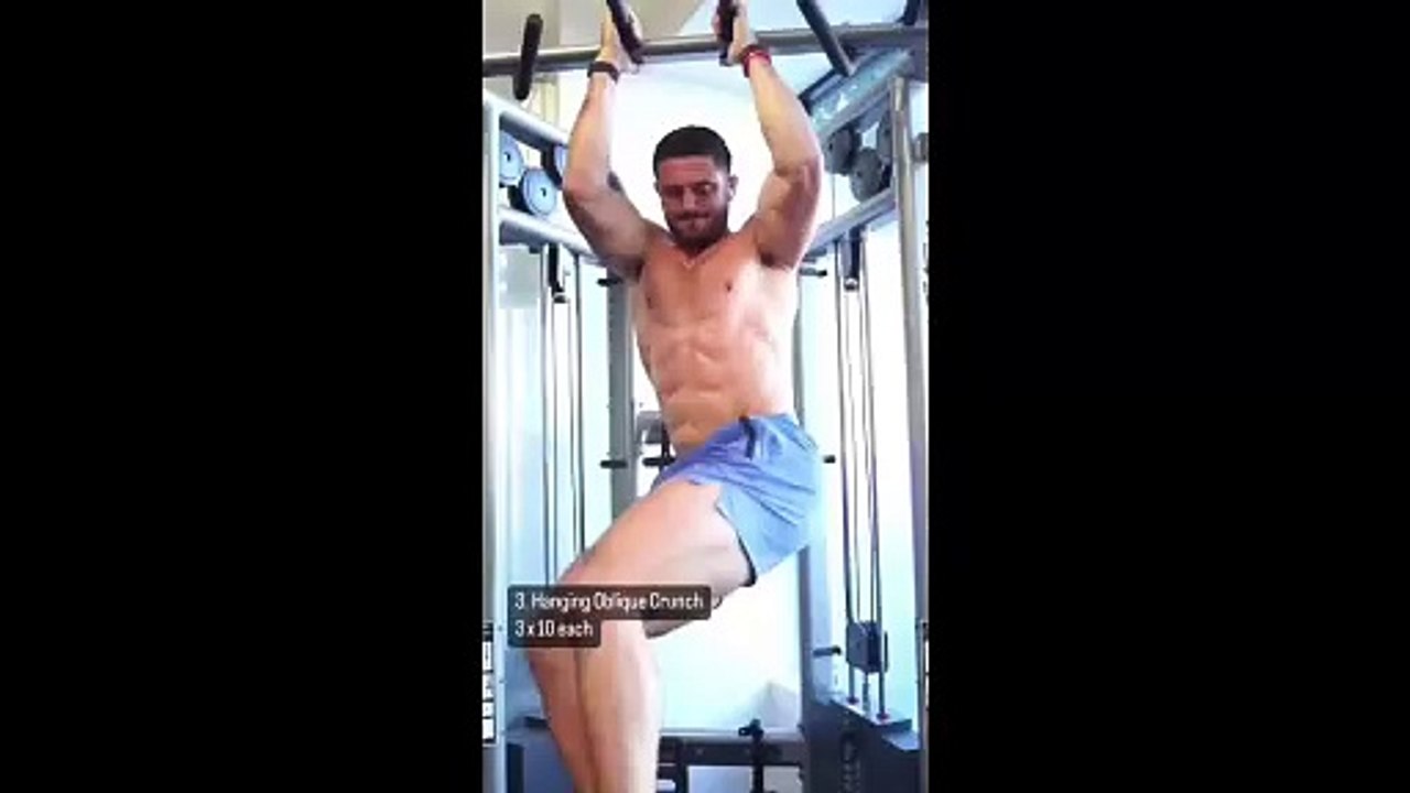 Complete Gym Workout Routine for a Healthy Body" -  "روتين تمارين الجيم الشامل لجسم صحي" - French: "Routine Complète d'Entraînement en Salle de Gym pour un Corps Sain"