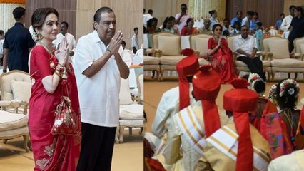 Ambani Mass Wedding: Nita Mukesh Ambani Ambani Underprivileged Couples का हाथ जोड़ कर किया Welcome..