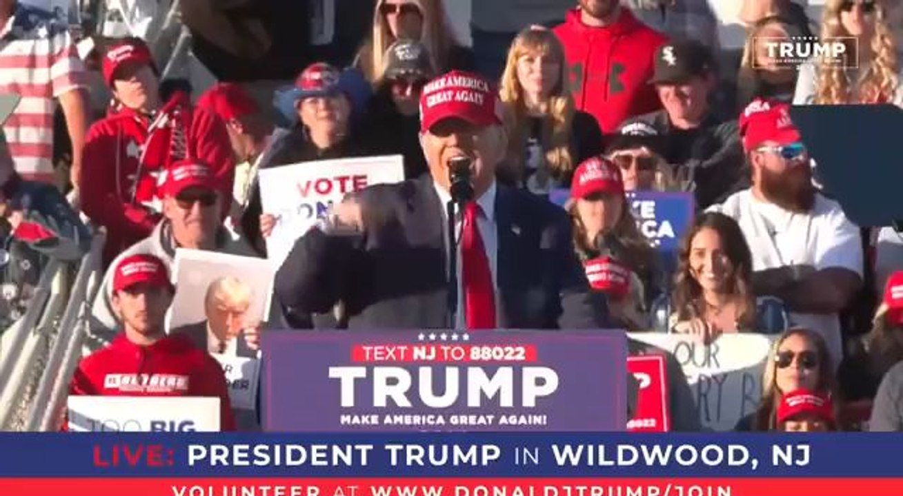 Les ennemis À L’INTÉRIEUR sont plus dangereux que les ennemis à l’extérieur. La Russie et la Chine, nous pouvons nous en occuper, mais ces fous au sein de notre gouvernement vont DÉTRUISER NOTRE PAYS !