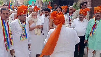 बैंड-बाजों के साथ जैन संतों का स्वागत