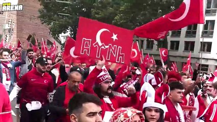 Leipzig sokakları Türk taraftarların tezahüratlarıyla inledi