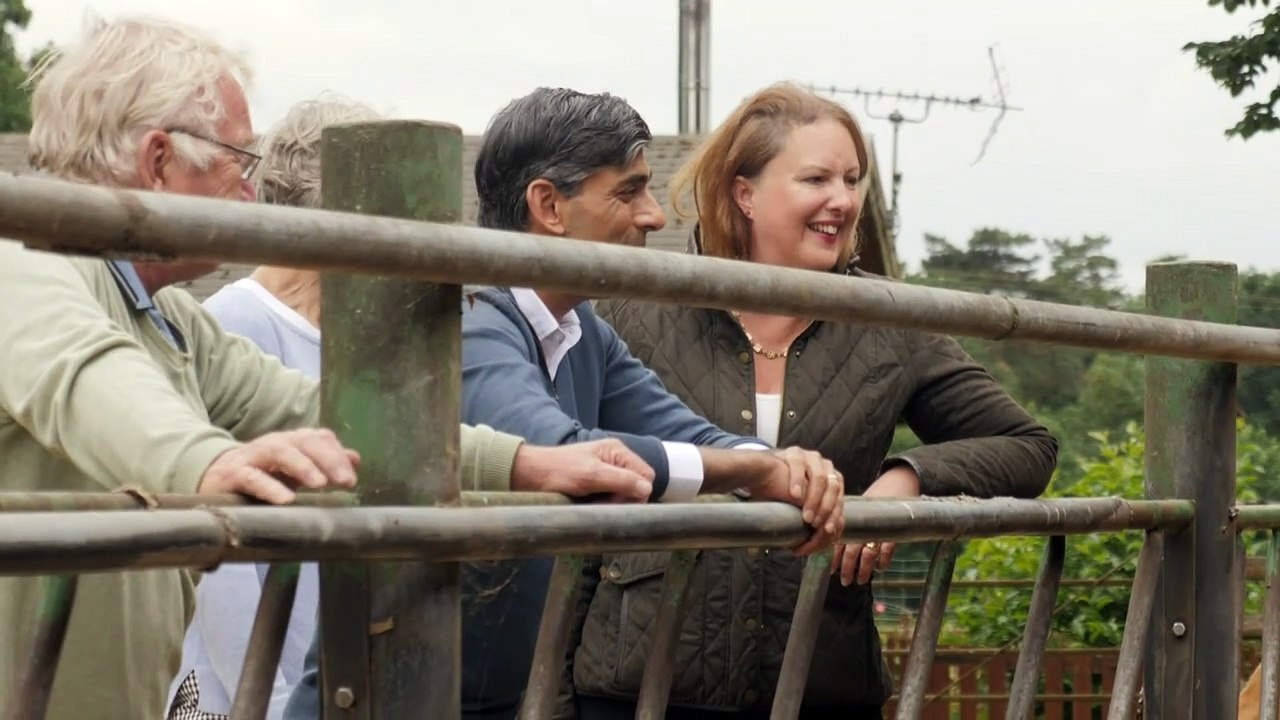 Rishi Sunak visits farm in Oxfordshire