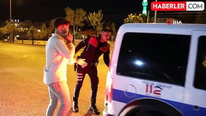Kurusıkı tabancayla yakalandı, polis otosundaki yeri beğenmedi: 'Arkaya gerek var mı?'