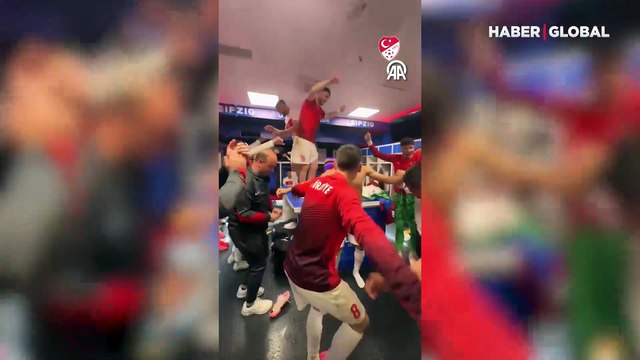 'Bizim Çocuklar' Avusturya galibiyetini soyunma odasında böyle kutladı! O görüntüler gündem oldu