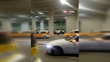 Yürüyen merdiven kazası! Birbirinin üstüne düştüler: 4 yaralı