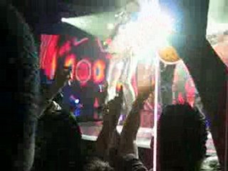 fin Touche moi Jenifer zénith Paris 12 avril 2008