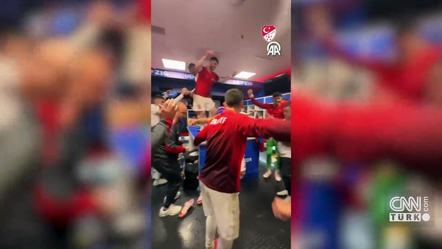 A Milli Takım'ın çeyrek final sevinci! Soyunma odasında kutlama...