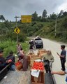 Viral Akibat Harga Turun ,Petani Buang Buah Tomat Hasil Panen nya Di Solok