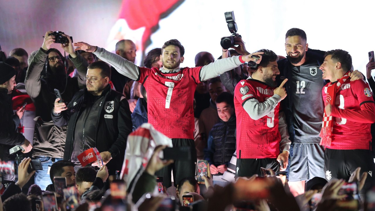 Rauschender Empfang für Kvaratskhelia, Mamardashvili und Co.