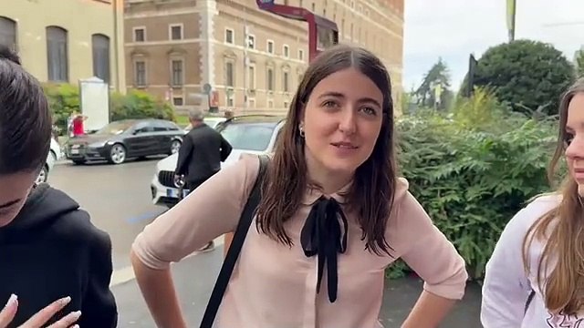 Maturità, il video degli studenti accompagnati dai genitori: «Per noi è un grande supporto»