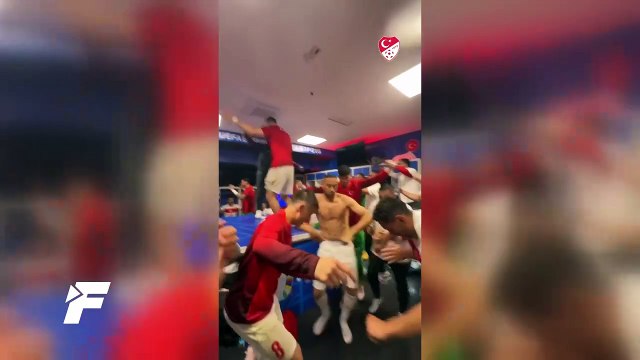 A Milli Futbol Takımımız, Avusturya maçı sonrası soyunma odasında coştu!