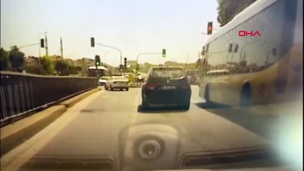 Kırmızı ışıkta geçen yaya, arabaya çaptı