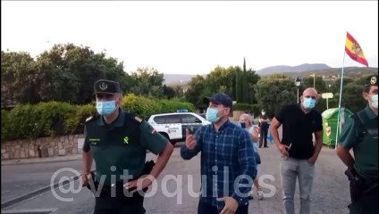 Uno de los matones de Pablo Iglesias intimidaba así a los manifestantes de Galapagar