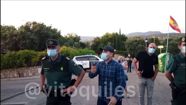 Uno de los matones de Pablo Iglesias intimidaba así a los manifestantes de Galapagar
