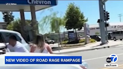 New vedio shows man running through traffic in road rage confrontation