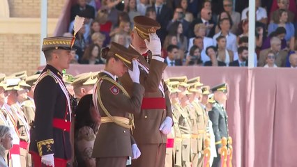 VÍDEO | El momento en el que el rey Felipe pide a su hija Leonor que se coloque bien la gorra de plato