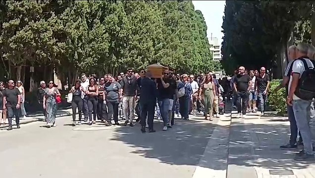 Decine di parenti, amici e conoscenti si sono riuniti oggi (3 luglio) nella chiesa del cimitero di Sant’Orsola di Palermo per l’addio al dj Nandhouse