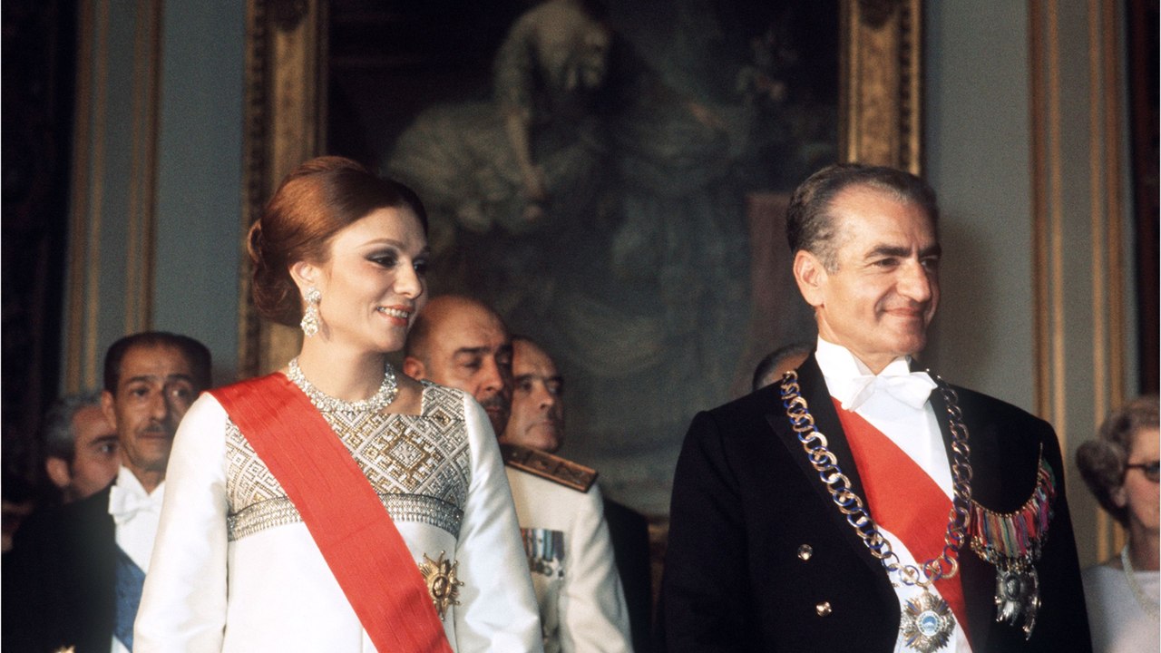 GALA VIDEO - Farah Diba : exil, morts de son mari et de ses deux enfants… l’impératrice d’Iran prête à tout raconter