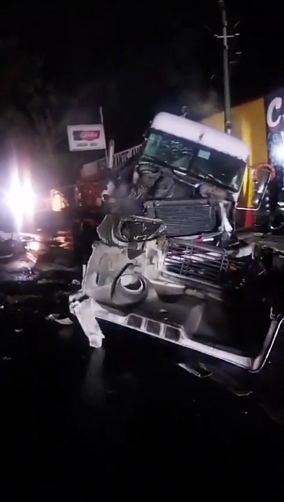 Colisión de tráileres en Ruta al Pacífico