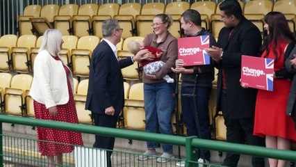 No último dia de campanha, sondagens apontam para reviravolta histórica no Reino Unido