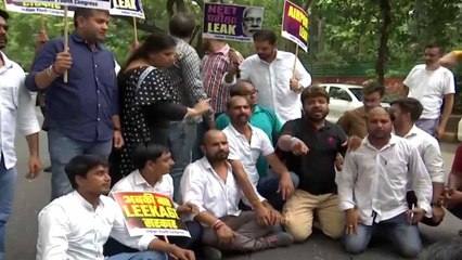 नीट यूजी विवाद: युवा कांग्रेस कार्यकर्ताओं ने सिर मुंडवाए; पुलिस ने नए आपराधिक कानूनों के तहत प्रदर्शनकारियों पर मामला दर्ज किया